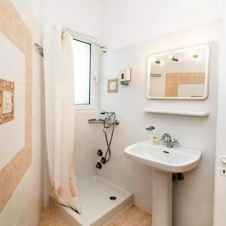 Seirines 아기오스 이오니스