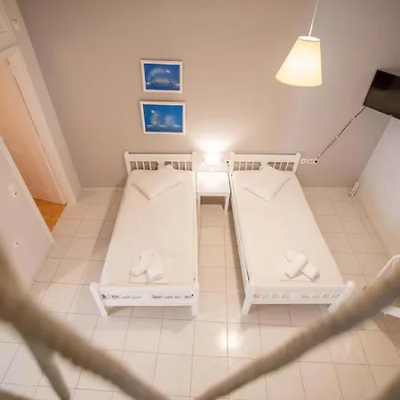 Seirines 아기오스 이오니스