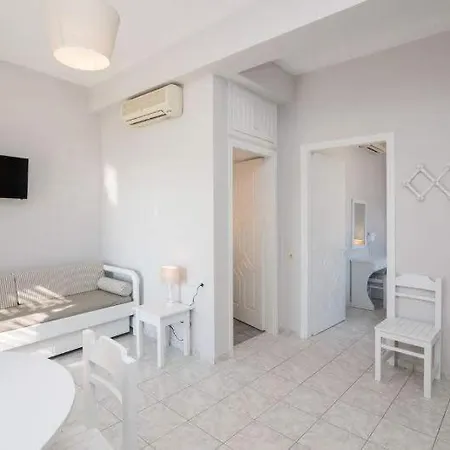 Aparthotel Seirines *