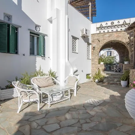 Aparthotel Seirines *