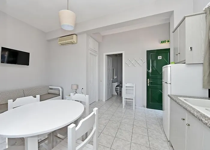 Aparthotel Seirines *